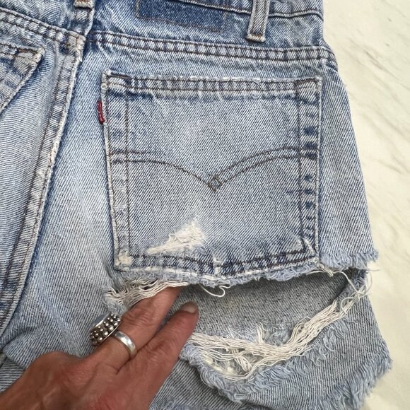 Distressed Levi's Cut-Off Shorts - Frayed Edges, No Tag, Very Short - Size 29 - Picture 3 of 5